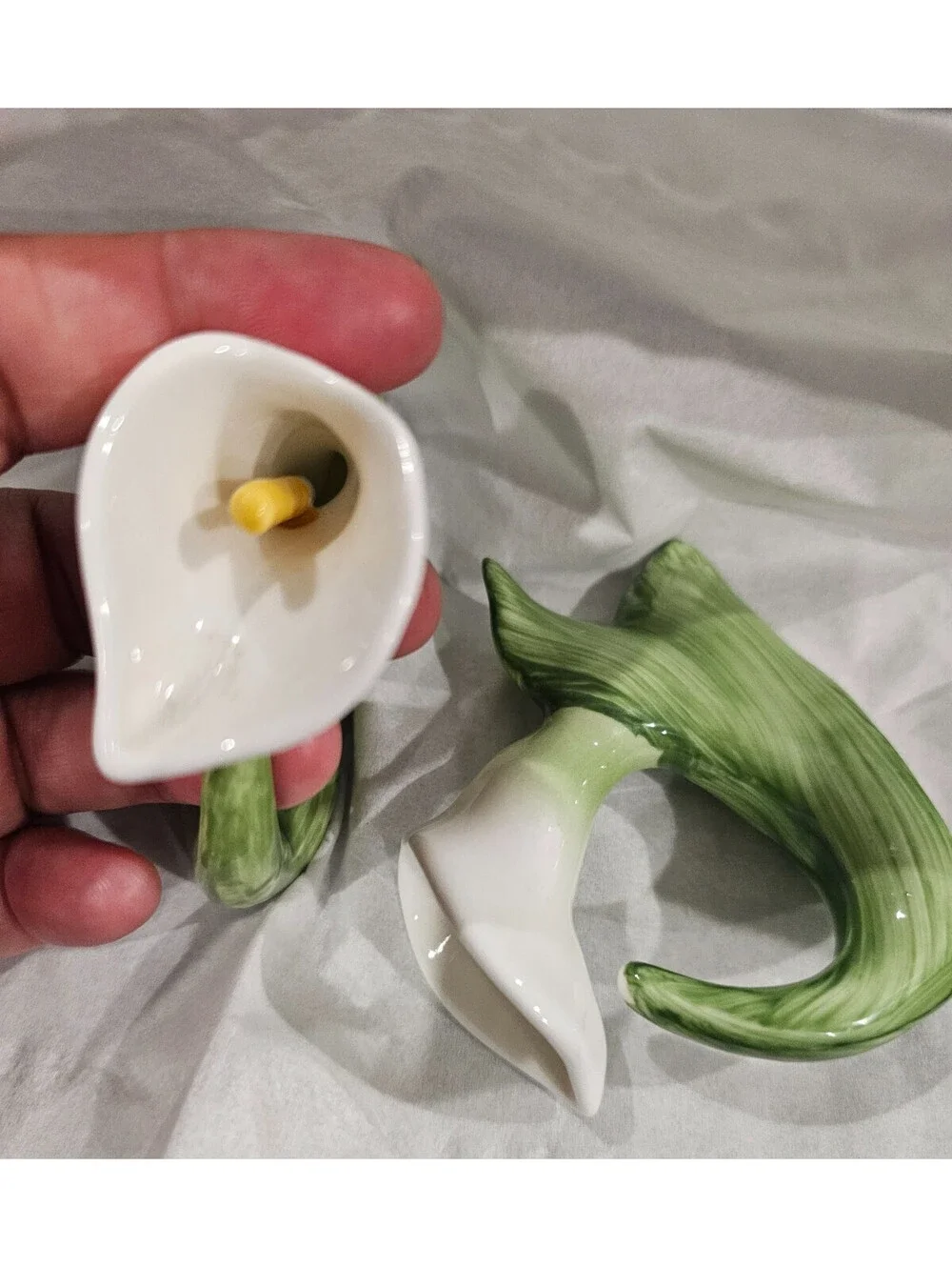 (2pc) Vintage 1986 RPA Pia Fine Bone China Hand Painted Calla Lily Napkin Ring